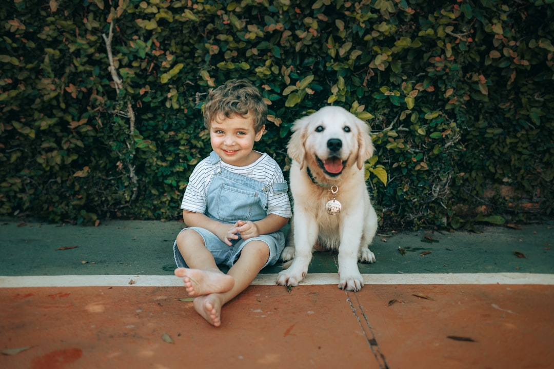 Niño con perro